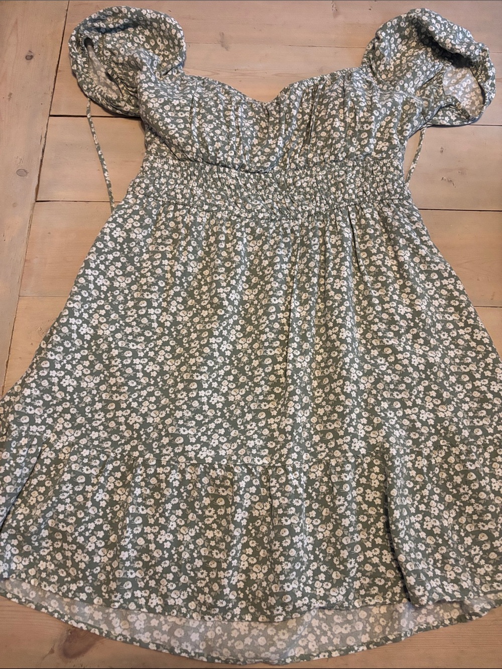 Hollister Sage Green Mini Dress with White Floral Print women's size Large
